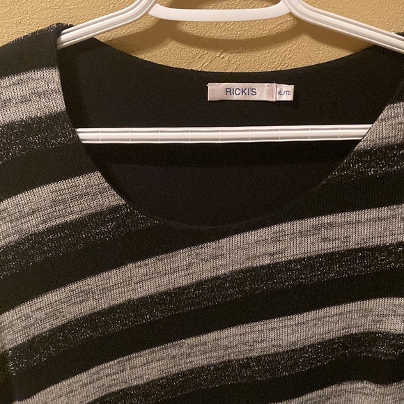 Ricki’s Long Sleeve Top - Picture 2 of 3